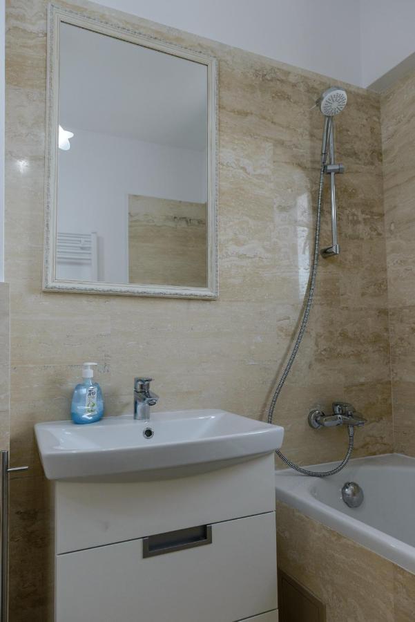 Luxury Apartments Newton By Glam Iasi Exterior photo